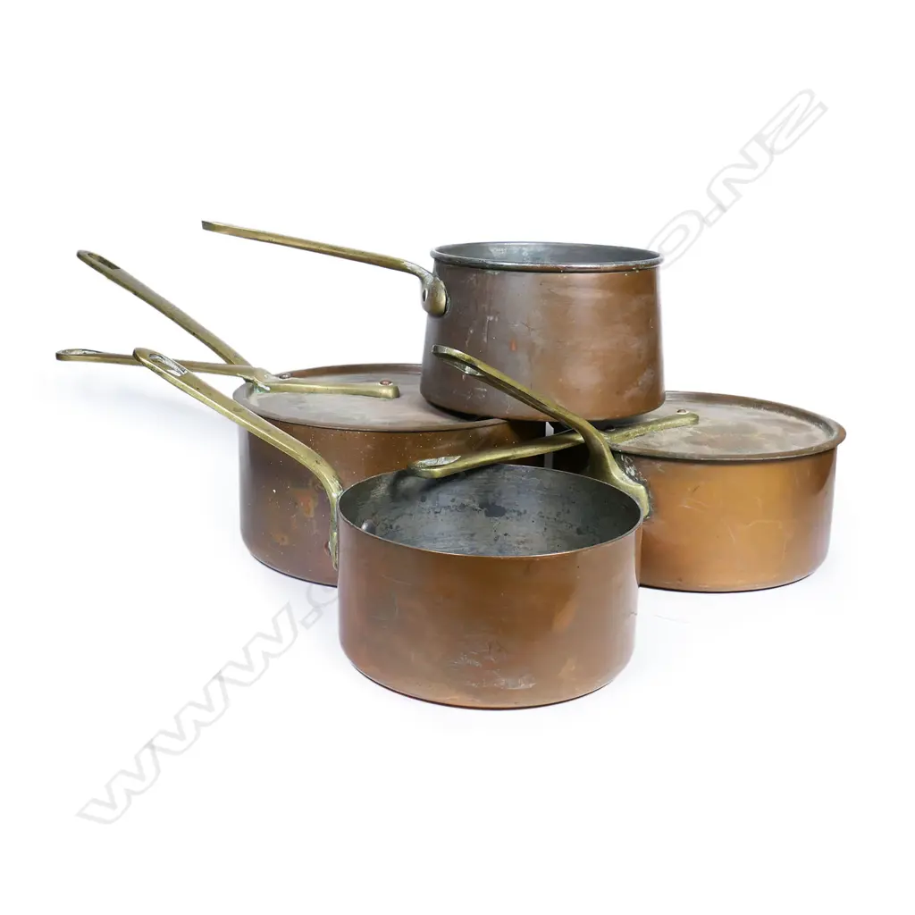 A set of three French graduated copper saucepans, Image 1++