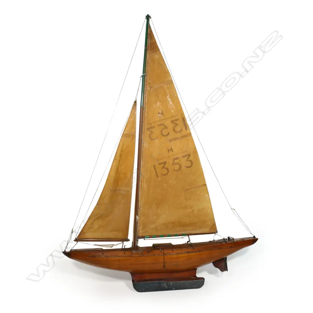 A vintage scratch-built large pond yacht, Image 1++