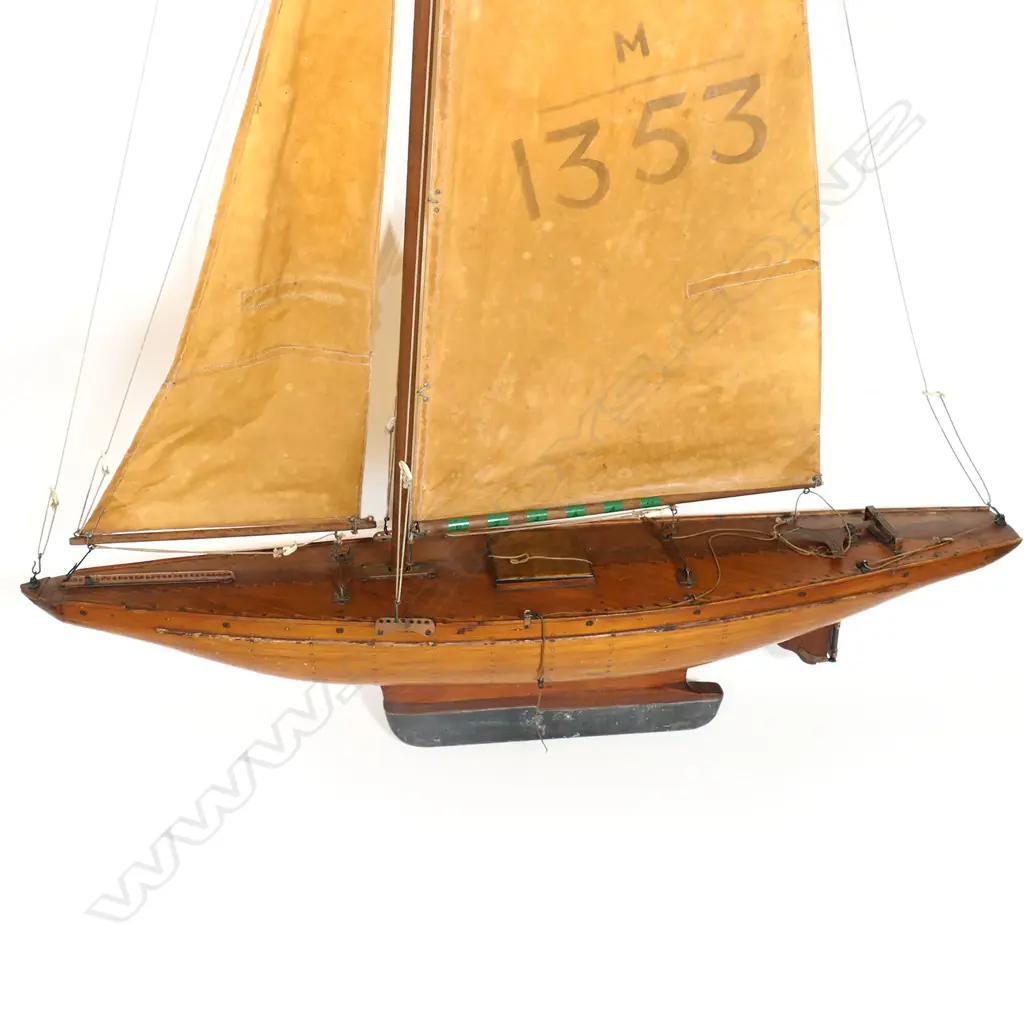 A vintage scratch-built large pond yacht, Image 1++