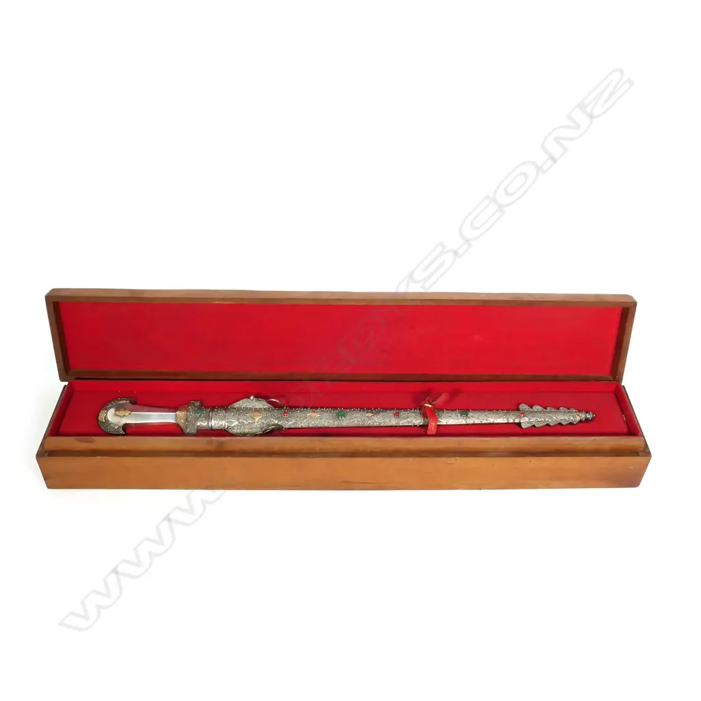An uncommon c.1970 Arabian presentation jewelled sword, Image 1++