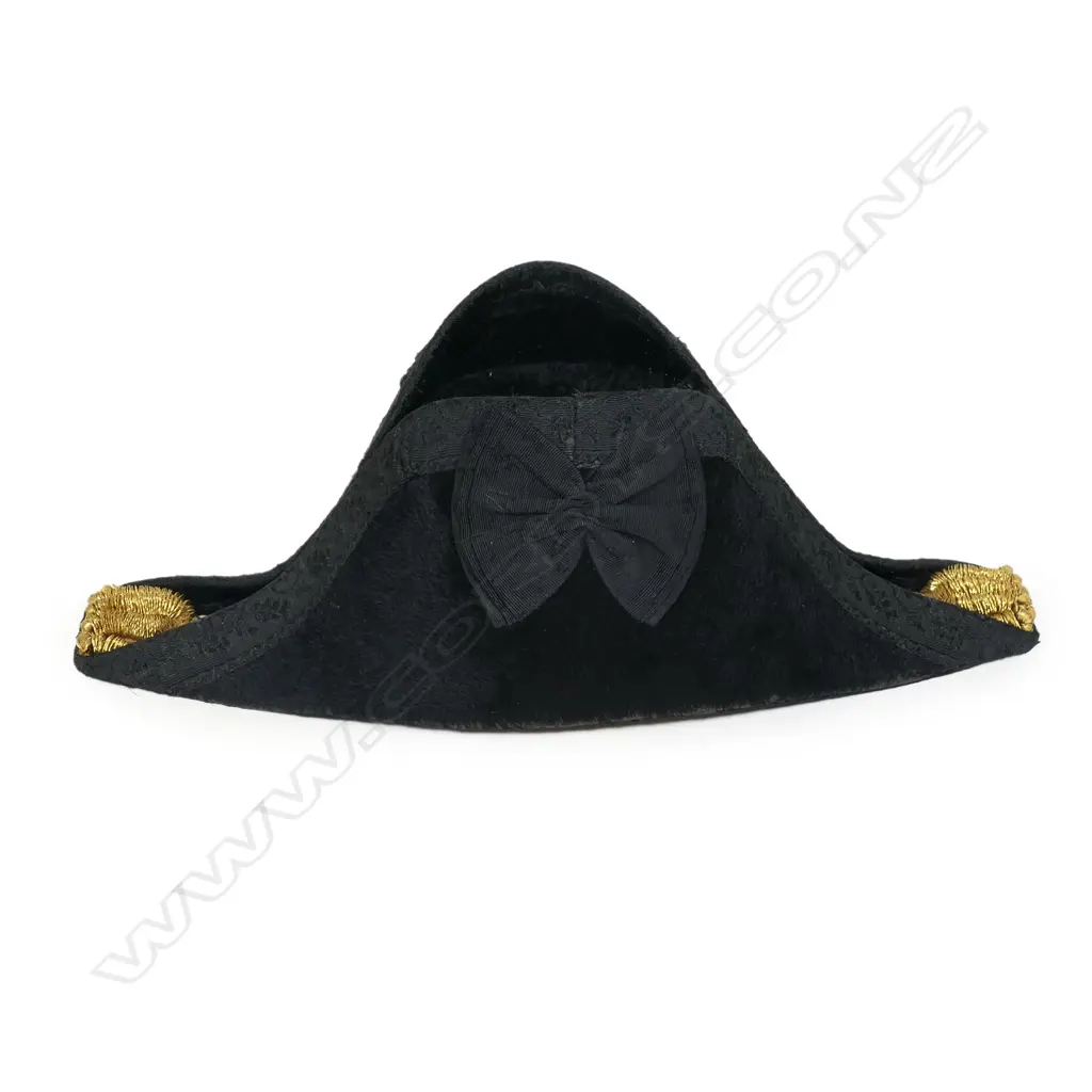 A Victorian Royal Navy bicorn hat in original tin case, Image 1++