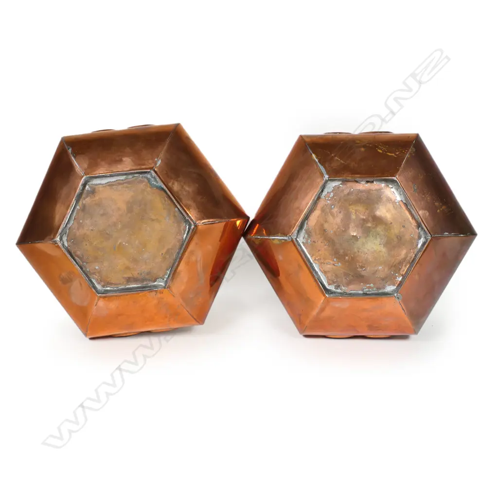 A pair of Arts & Crafts copper vases, Image 1++