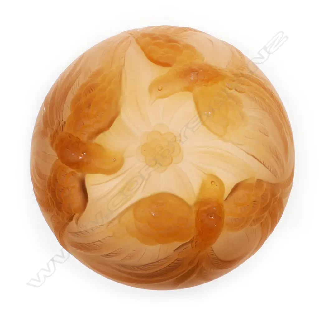 An unmarked Art Deco Jobling glass bowl, 1930s, peach, Image 1++