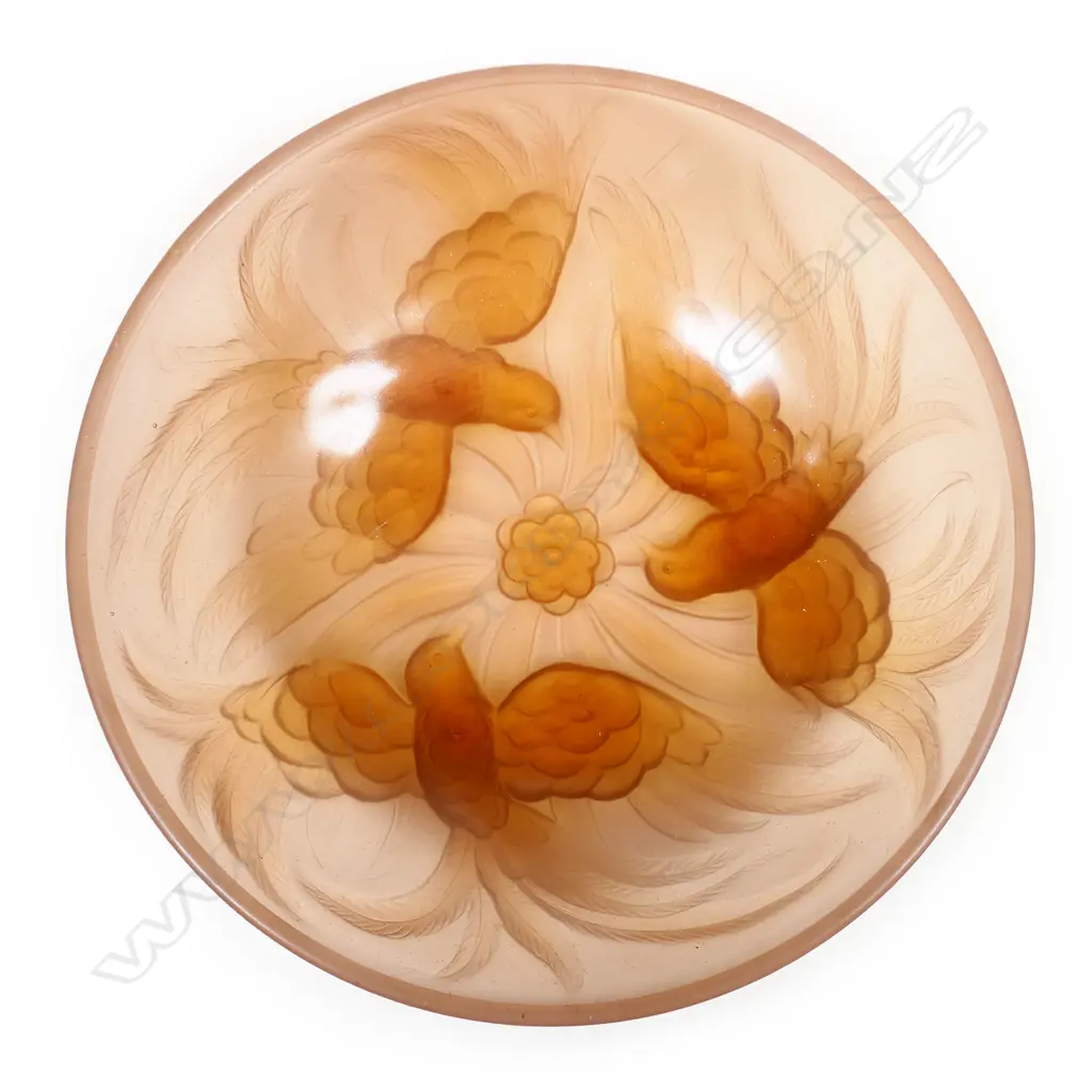 An unmarked Art Deco Jobling glass bowl, 1930s, peach, Image 1++