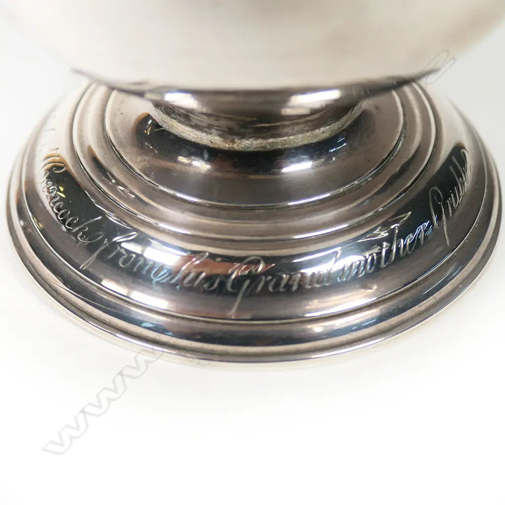 A George II Irish silver twin-handled cup. CATALOGUE / ESTIMATE UPDATE Image 1++