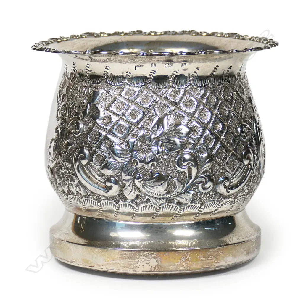 An Edwardian silver bottle coaster, Image 1++