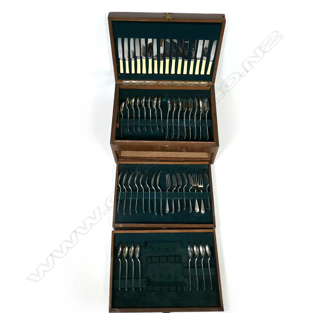 A mid 20thC Old English rat tail Georgian revival silver cutlery service, Image 1++