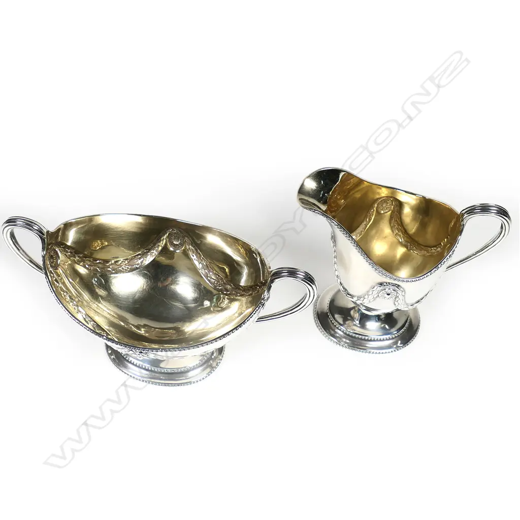 A Victorian silver sugar bowl and creamer, Image 1++
