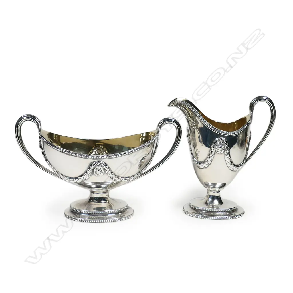 A Victorian silver sugar bowl and creamer, Image 1++