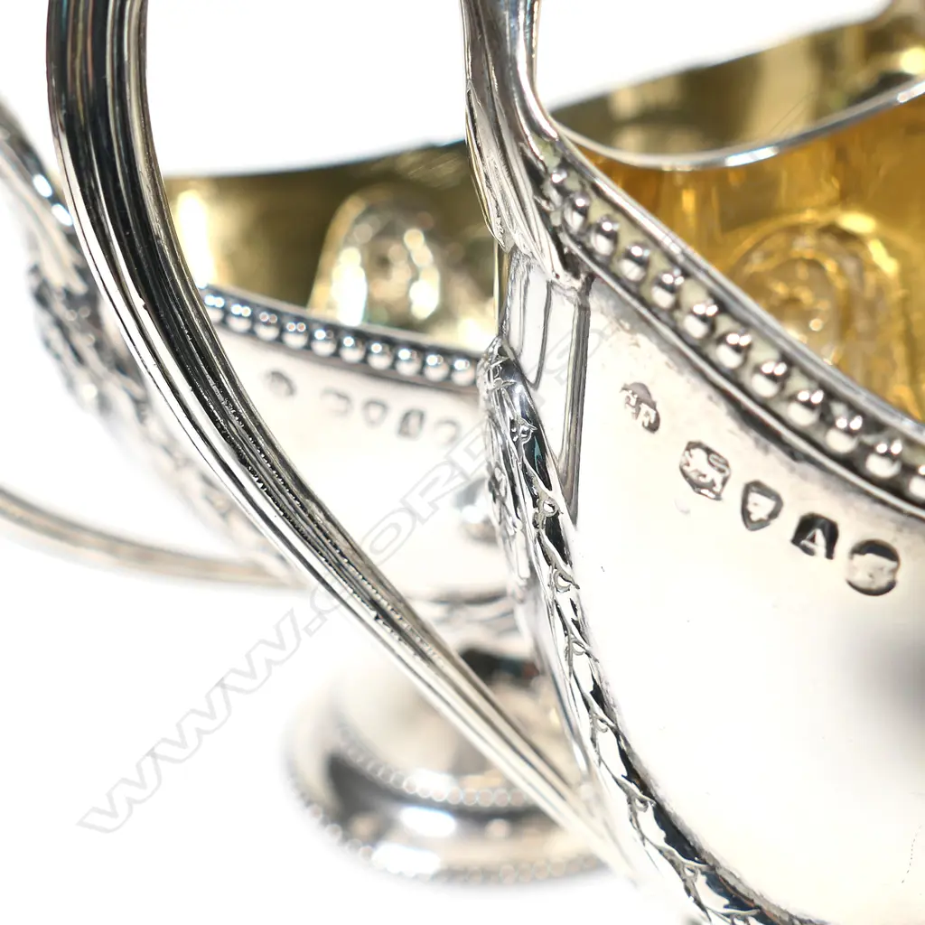 A Victorian silver sugar bowl and creamer, Image 1++