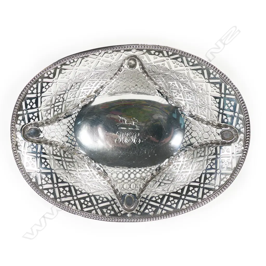 A George III silver pierced bowl, Image 1++