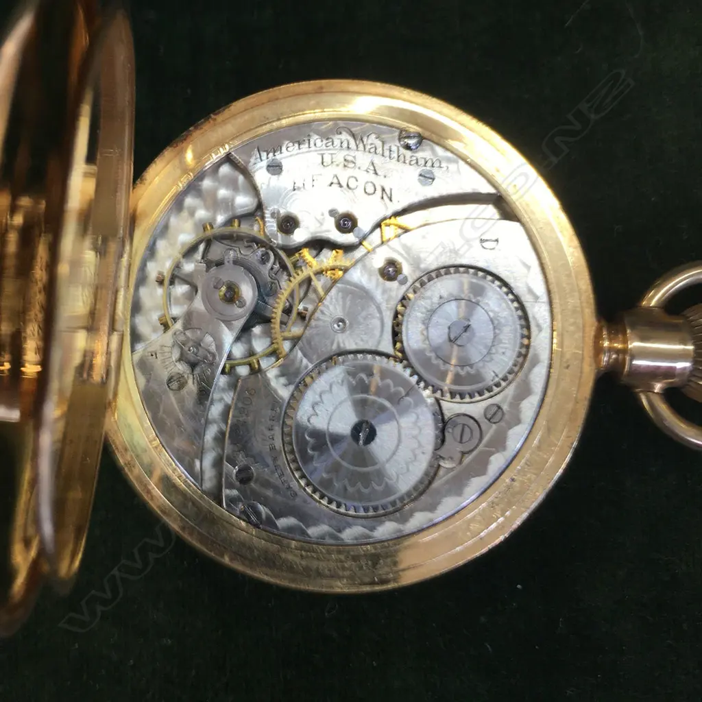 An 18ct gold American Waltham, 'Beacon' Model hunter case pocket watch, Image 1++