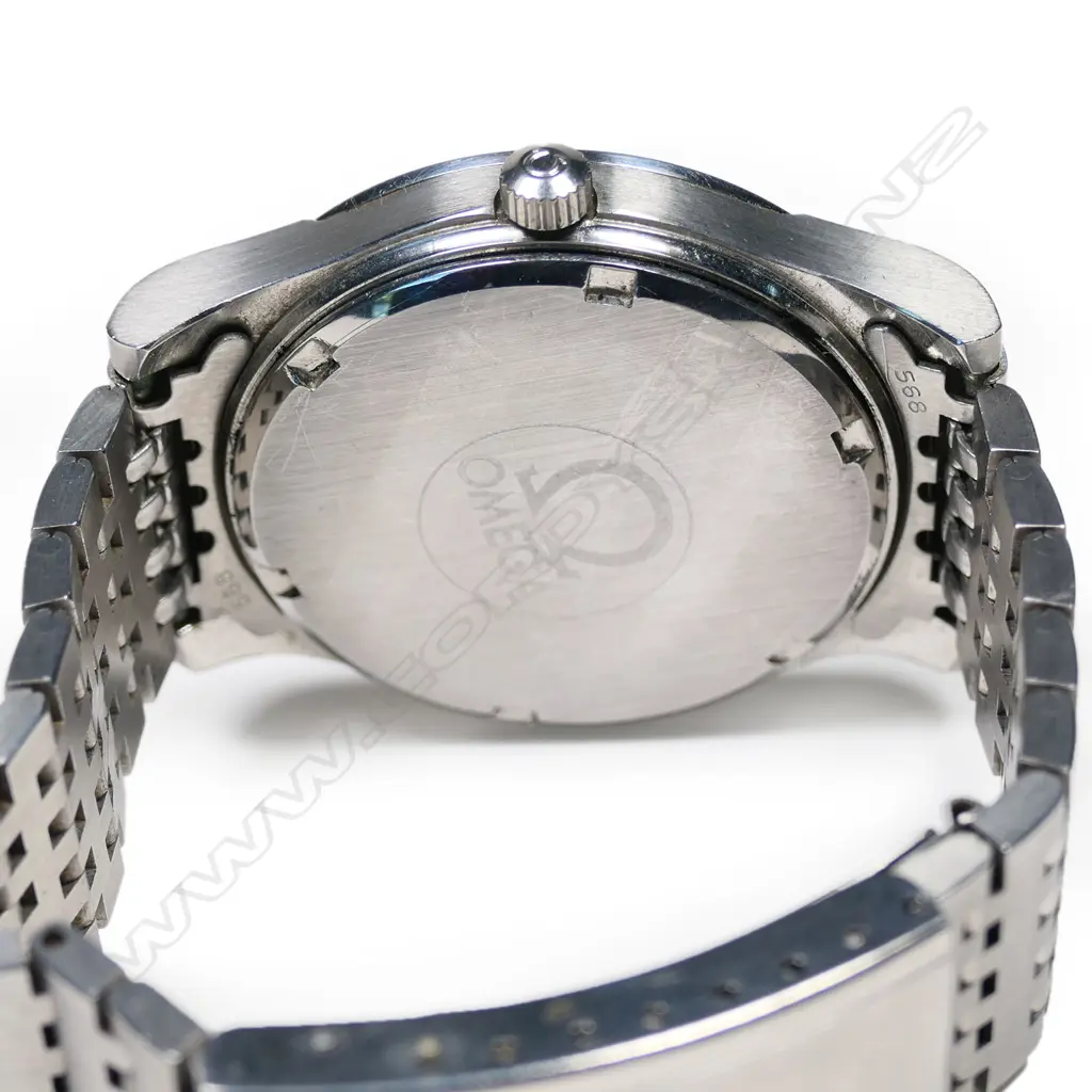 Omega Genève wristwatch, c.1972 Image 1++
