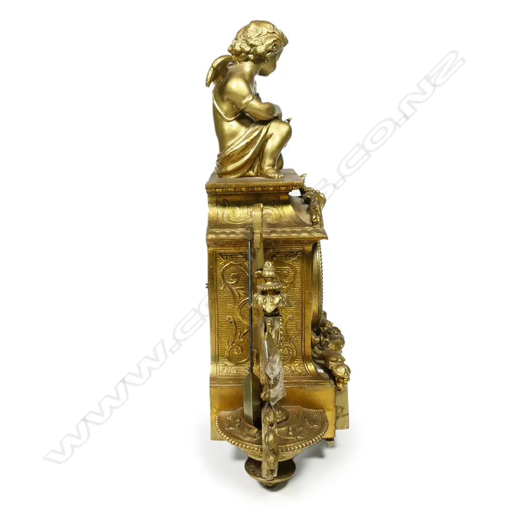 A 19thC French decorative gilt metal mantel clock, Image 1++