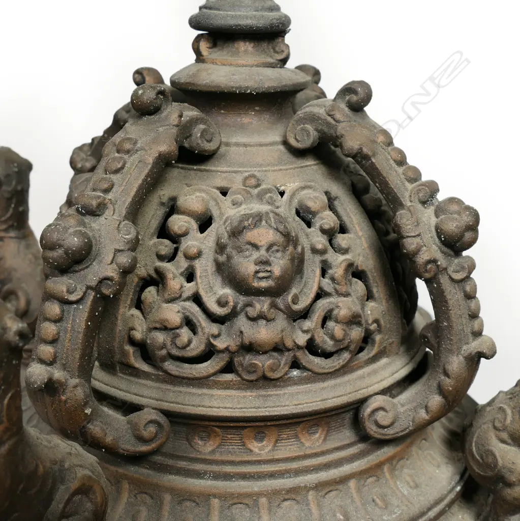 A fancy 19thC European bronzed spelter bracket clock, Image 1++