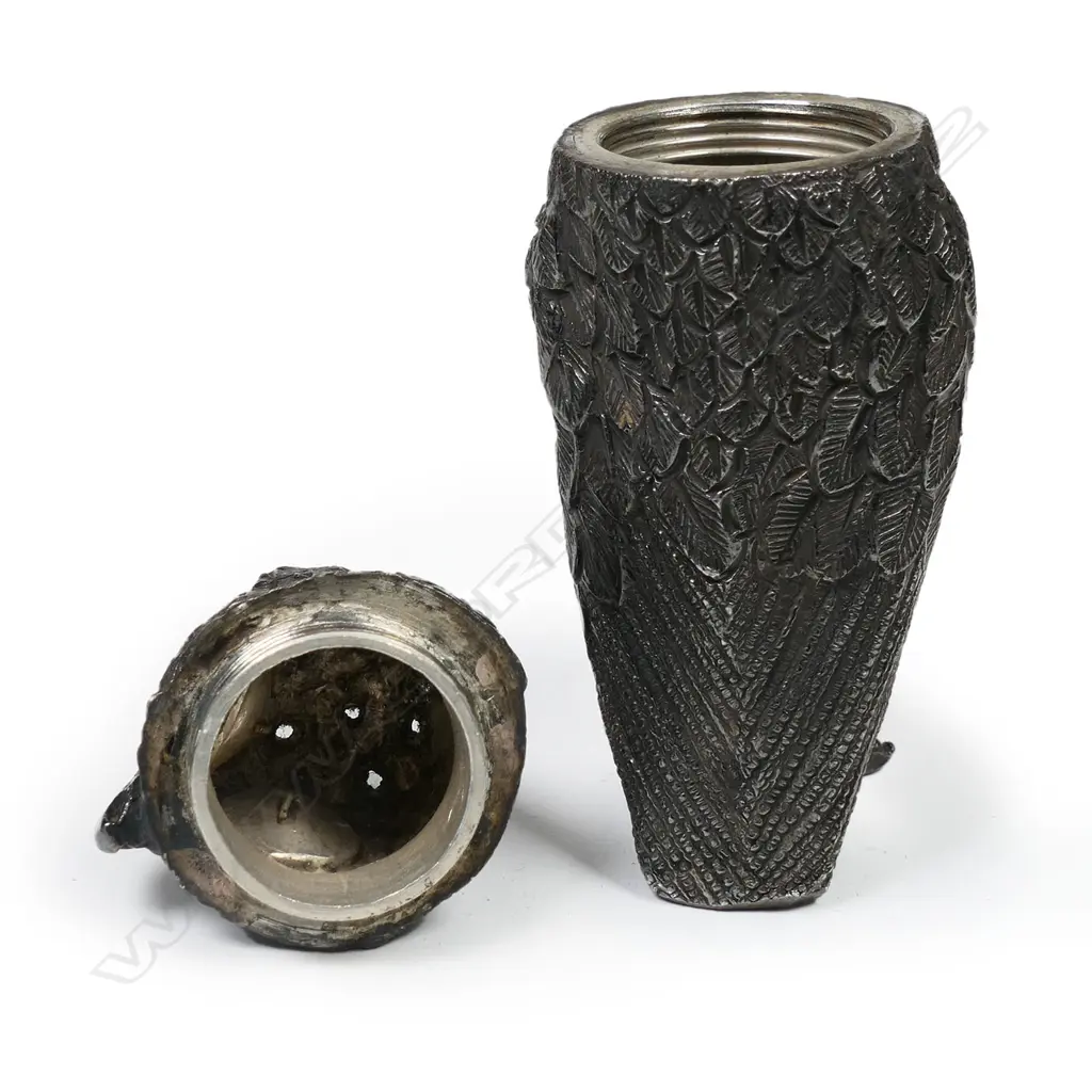 A vintage silver plate pepperette, Image 1++