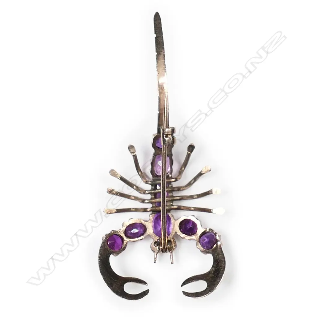 A vintage 9ct rose gold  and amethyst scorpion brooch, Image 1++