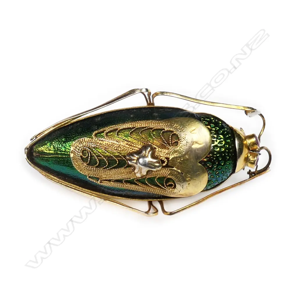 A vintage 14ct gold scarab beetle brooch, Image 1++