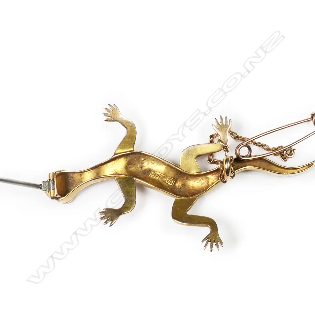 A vintage 15ct gold and seed pearl lizard brooch, Image 1++