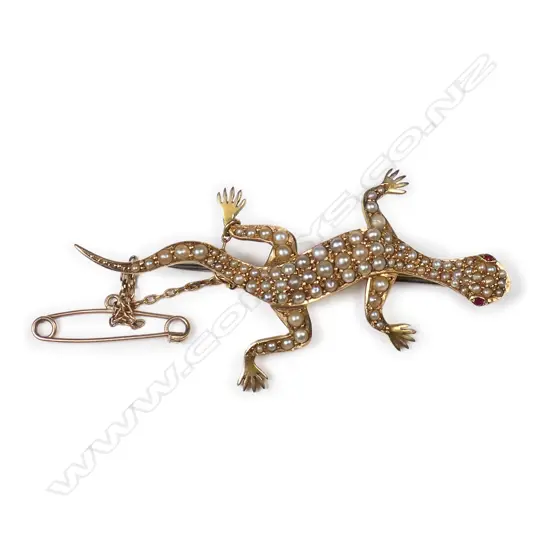 A vintage 15ct gold and seed pearl lizard brooch,