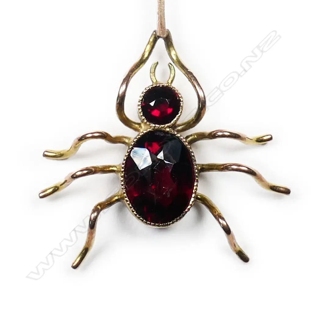 A vintage 9ct gold and garnet spider and fly pendant, Image 1++