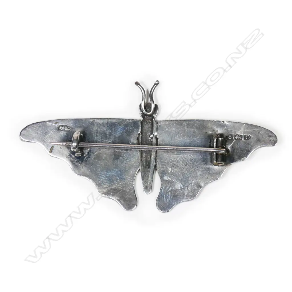 A vintage silver and mother of pearl butterfly brooch, Image 1++