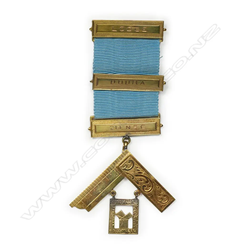 A c.1950 9ct gold Masonic jewel, Image 1++
