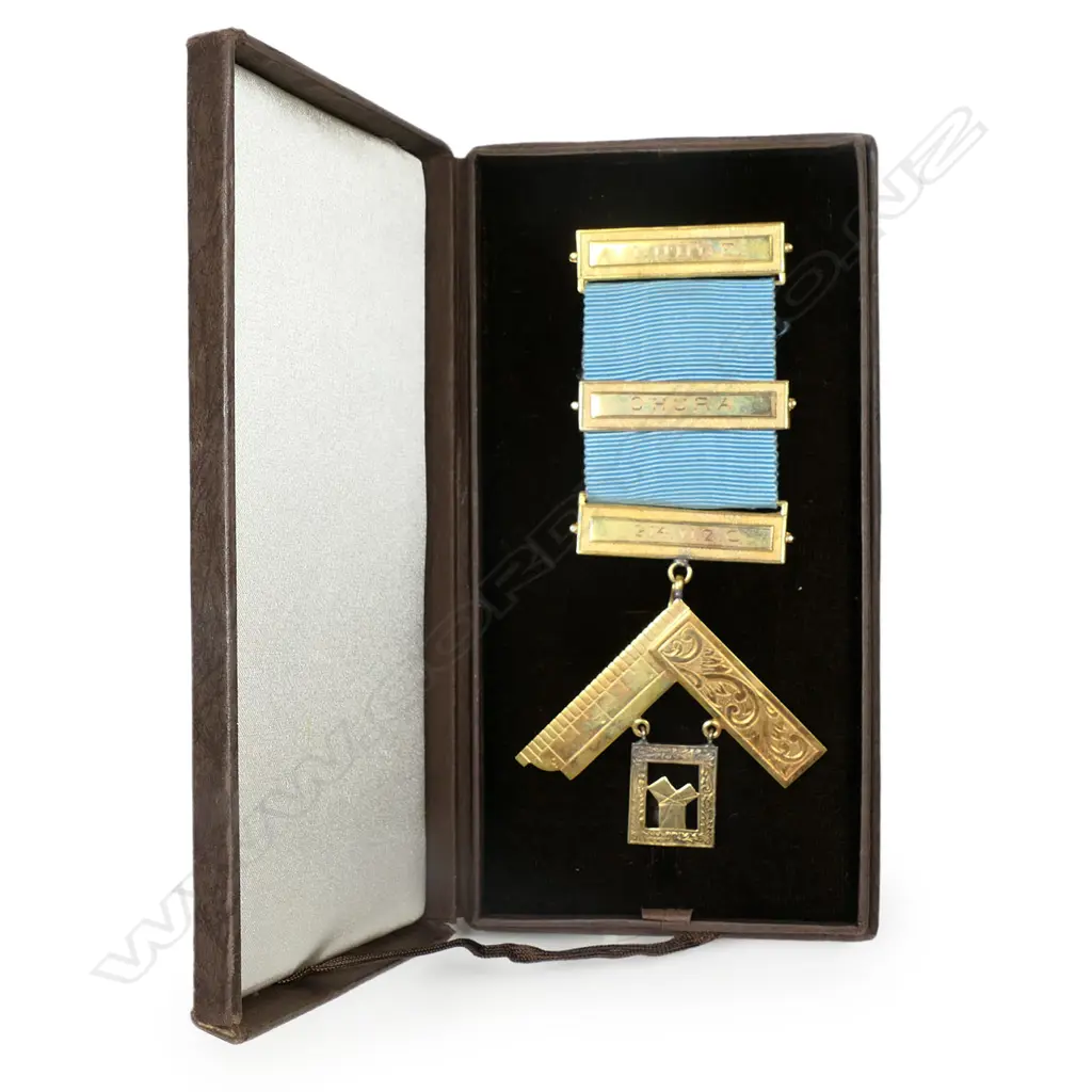 A c.1950 9ct gold Masonic jewel, Image 1++