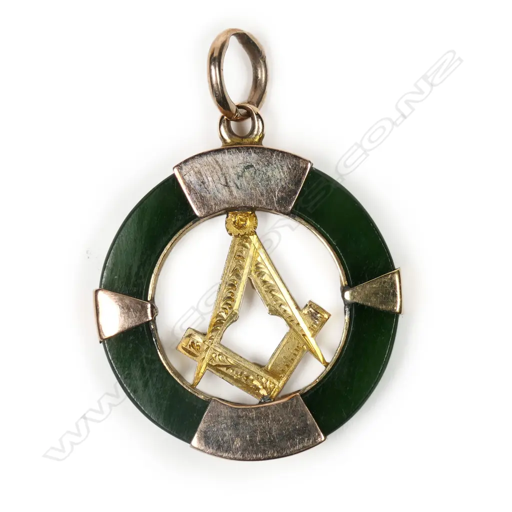 A c.1900  9ct and pounamu circular Masonic fob pendant, Image 1++
