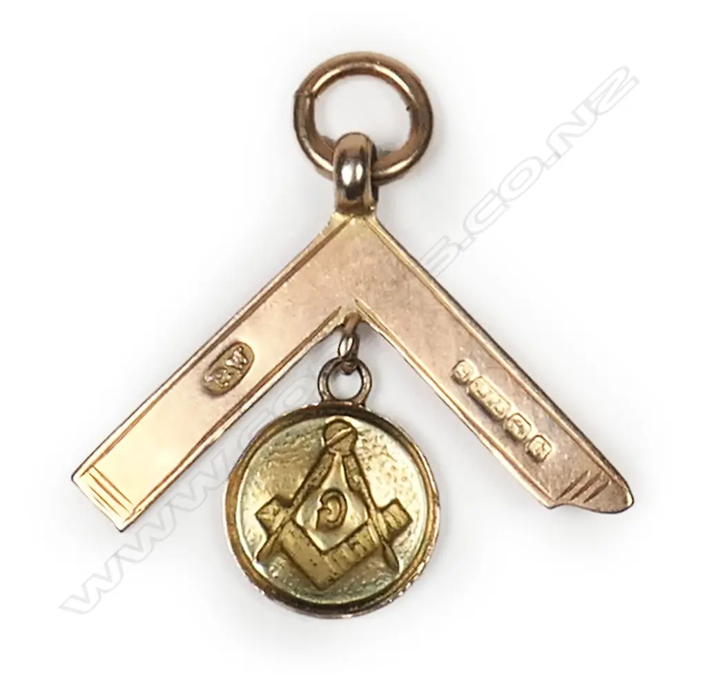 An early 20thC 9ct rose gold and enamel masonic fob pendant, Image 1++