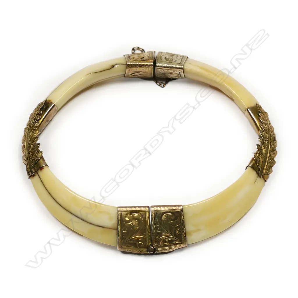 A colonial 9ct gold and boar's tusk hinged bangle, Image 1++