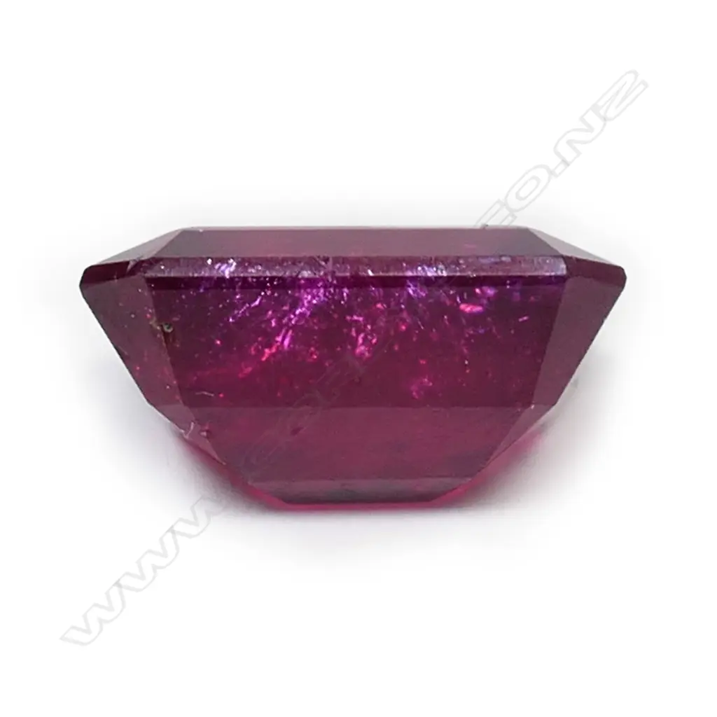 A loose ruby gemstone, Image 1++