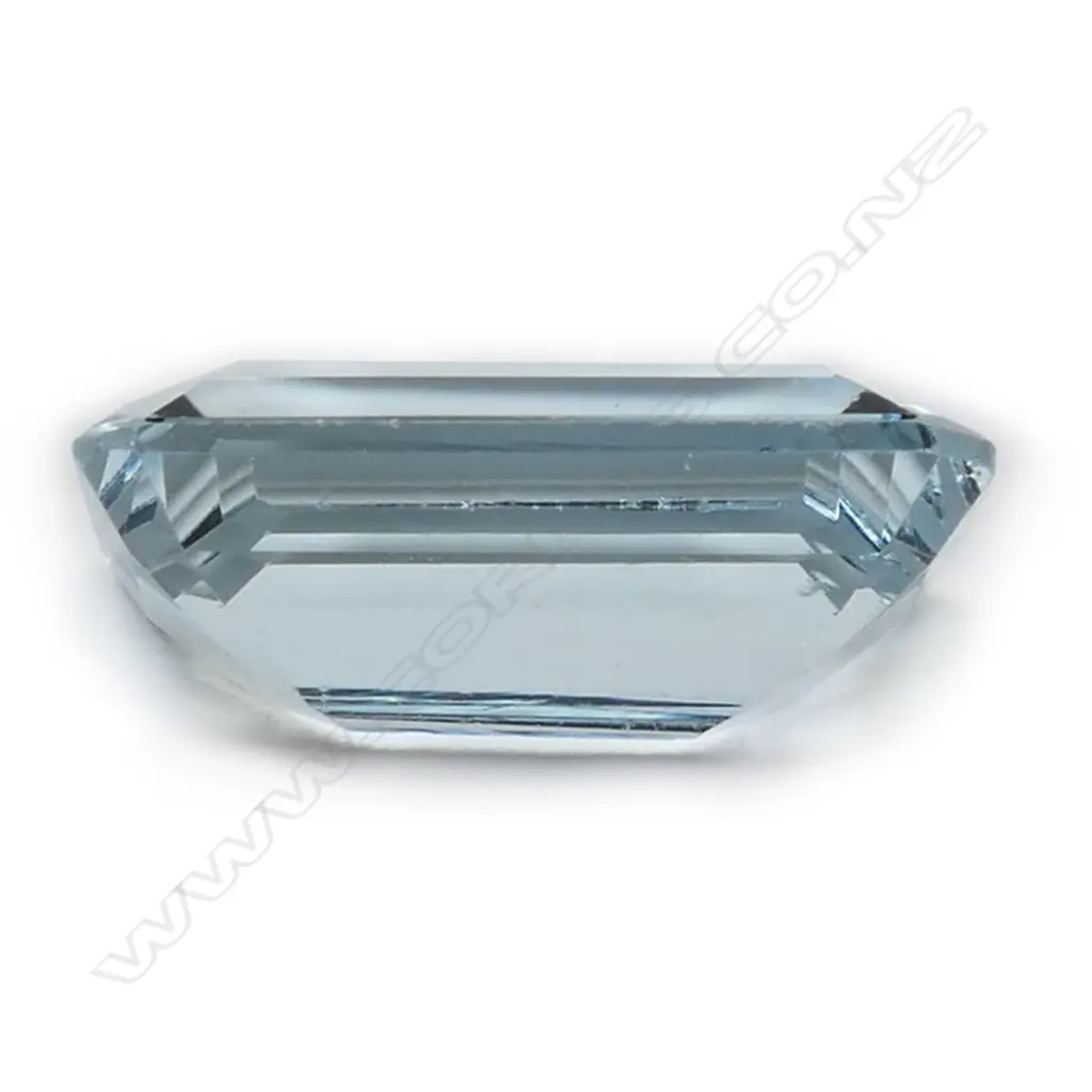 A loose aquamarine gemstone, Image 1++