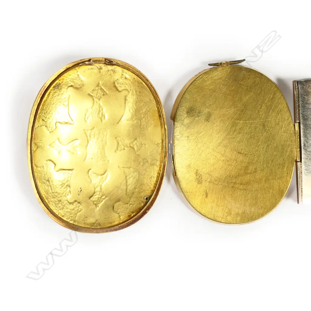 An outstanding Georgian memorial bracelet set with a gold locket portrait miniature Image 1++