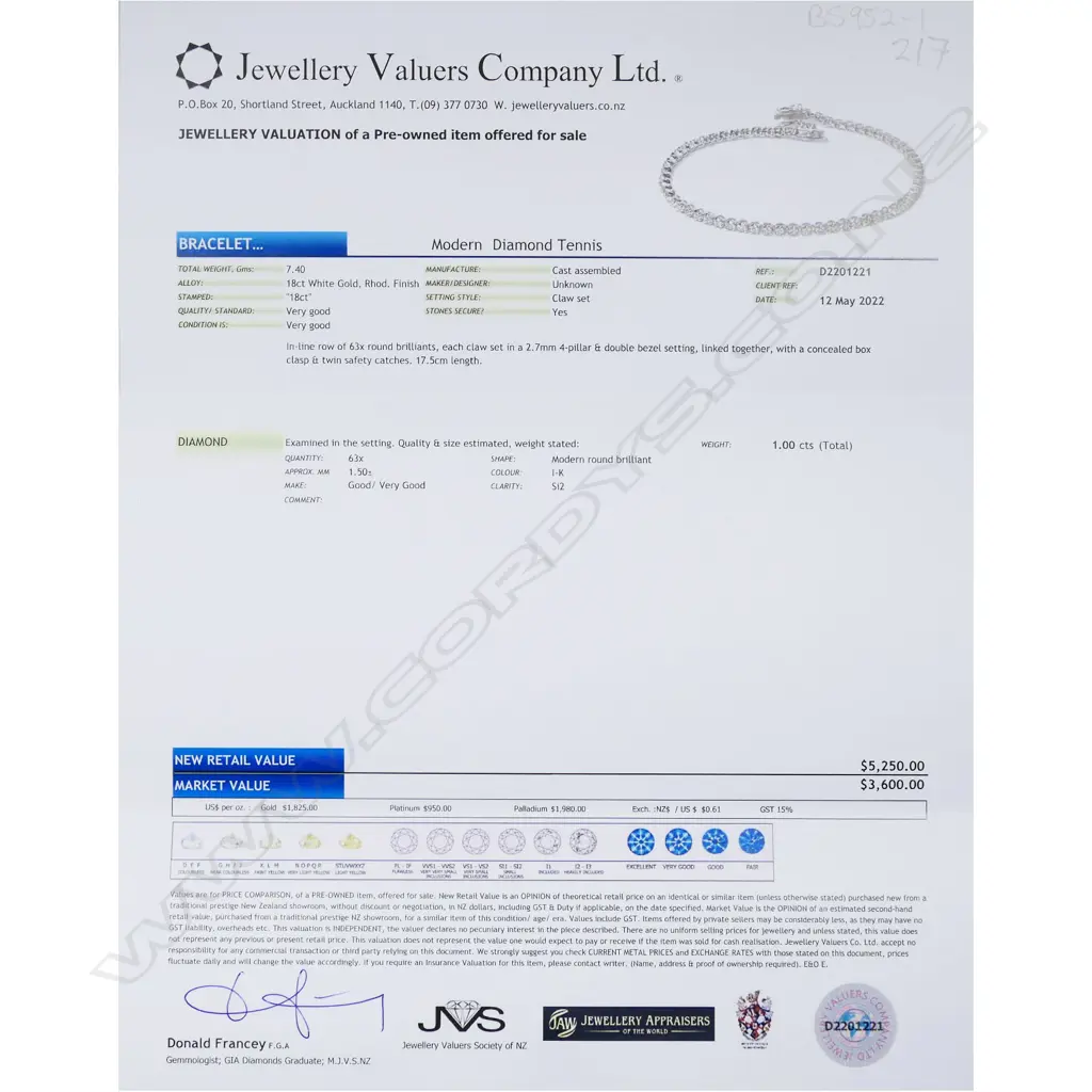 An 18ct white gold and diamond tennis bracelet, Image 1++