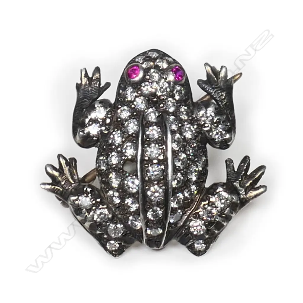 A vintage style gold, silver and diamond frog brooch, Image 1++