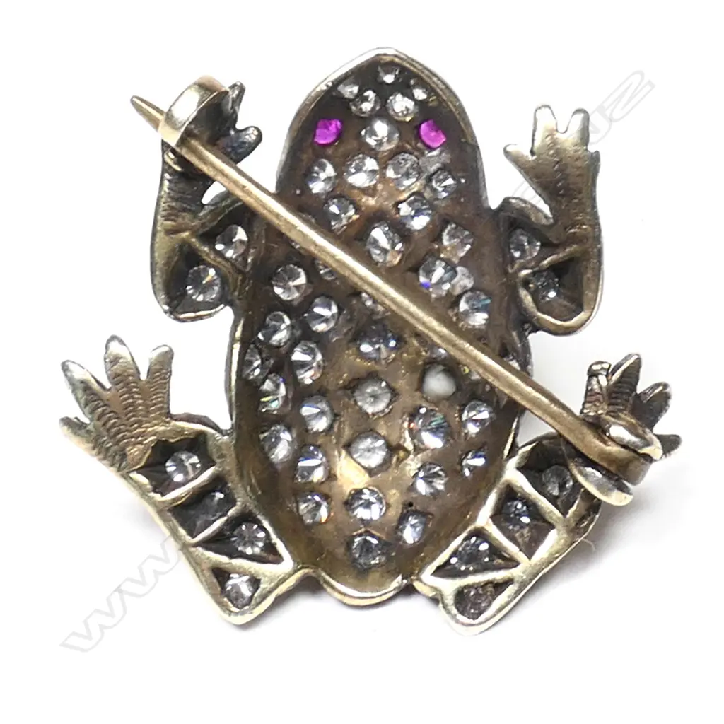 A vintage style gold, silver and diamond frog brooch, Image 1++