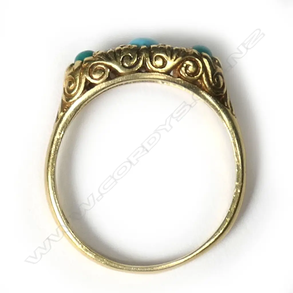 An 18ct yellow gold turquoise and diamond ring, Image 1++