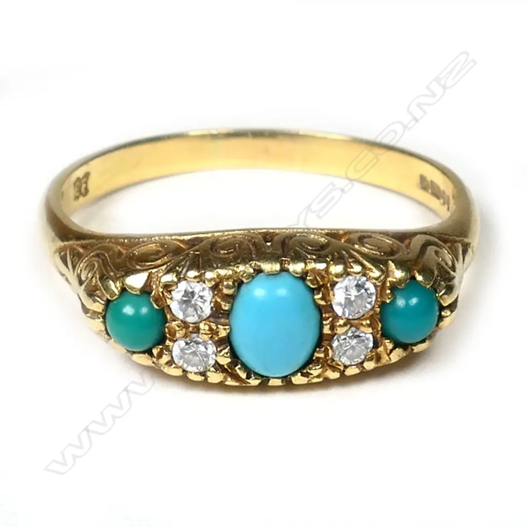 An 18ct yellow gold turquoise and diamond ring, Image 1++