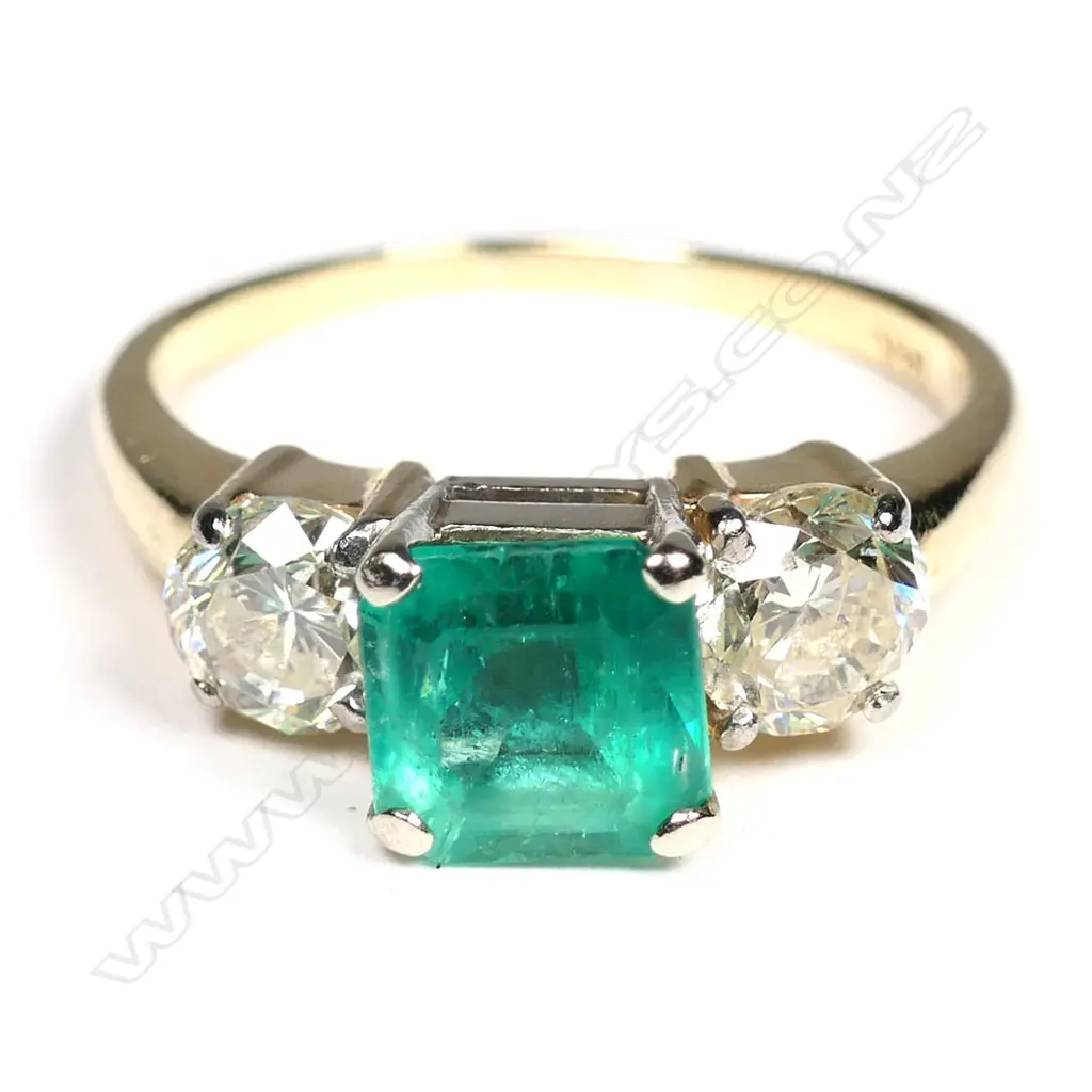 A 14ct gold, emerald and diamond ring, Image 1++