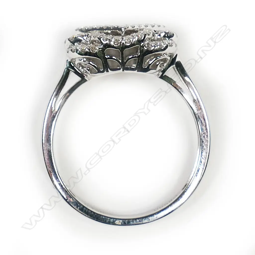 An 18ct white gold and diamond cluster ring, Image 1++