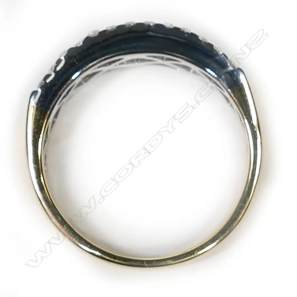 An 18ct yellow and white gold diamond ring, Image 1++