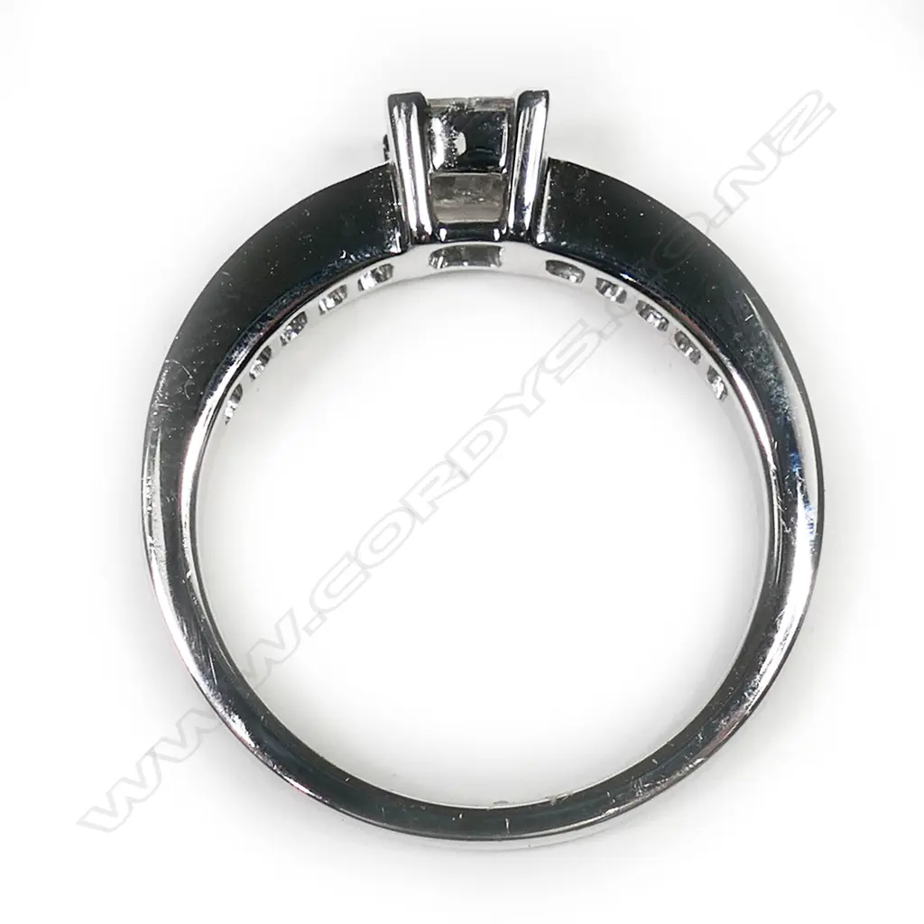 An 18ct white gold and diamond dress ring, Image 1++