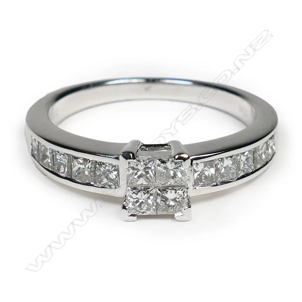 An 18ct white gold and diamond dress ring, Image 1++