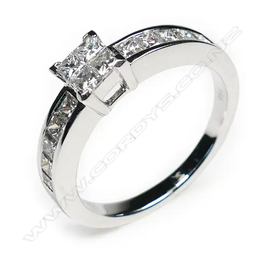 An 18ct white gold and diamond dress ring,