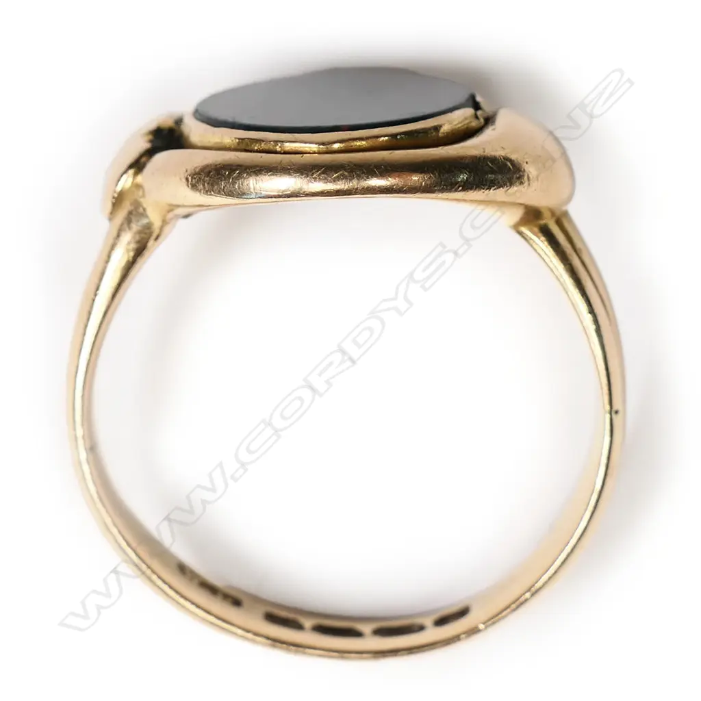 A Victorian 18ct rose gold and bloodstone panelled signet ring, Image 1++