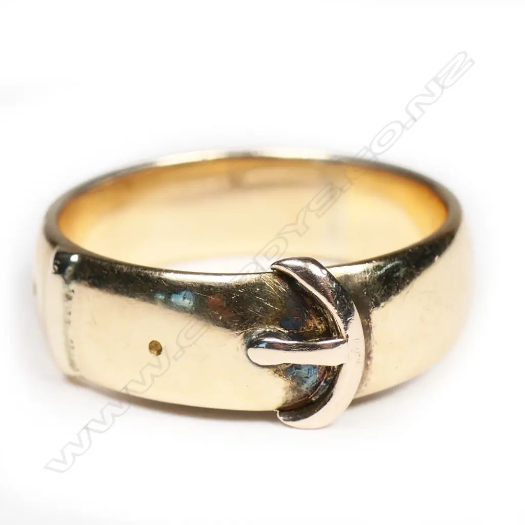 An early 20thC 15ct rose gold buckle ring, Image 1++