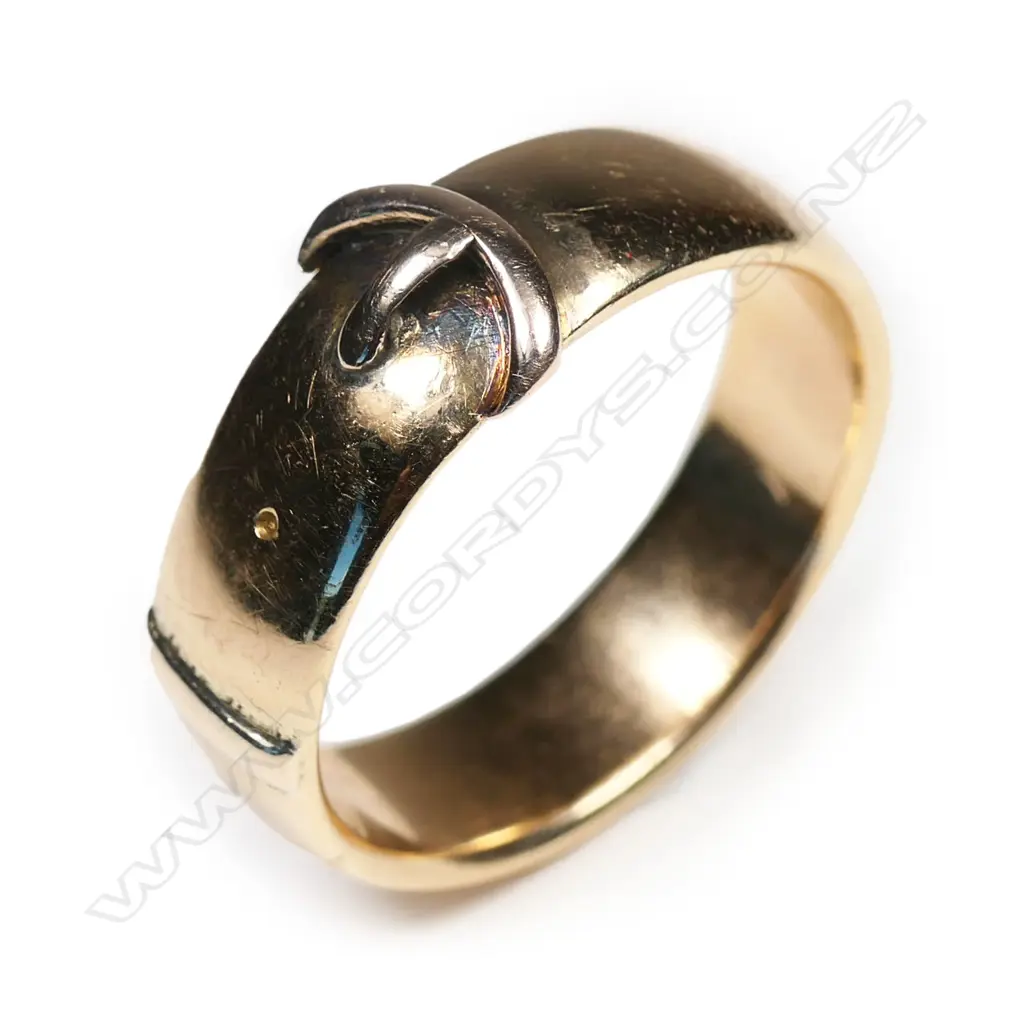 An early 20thC 15ct rose gold buckle ring, Image 1++