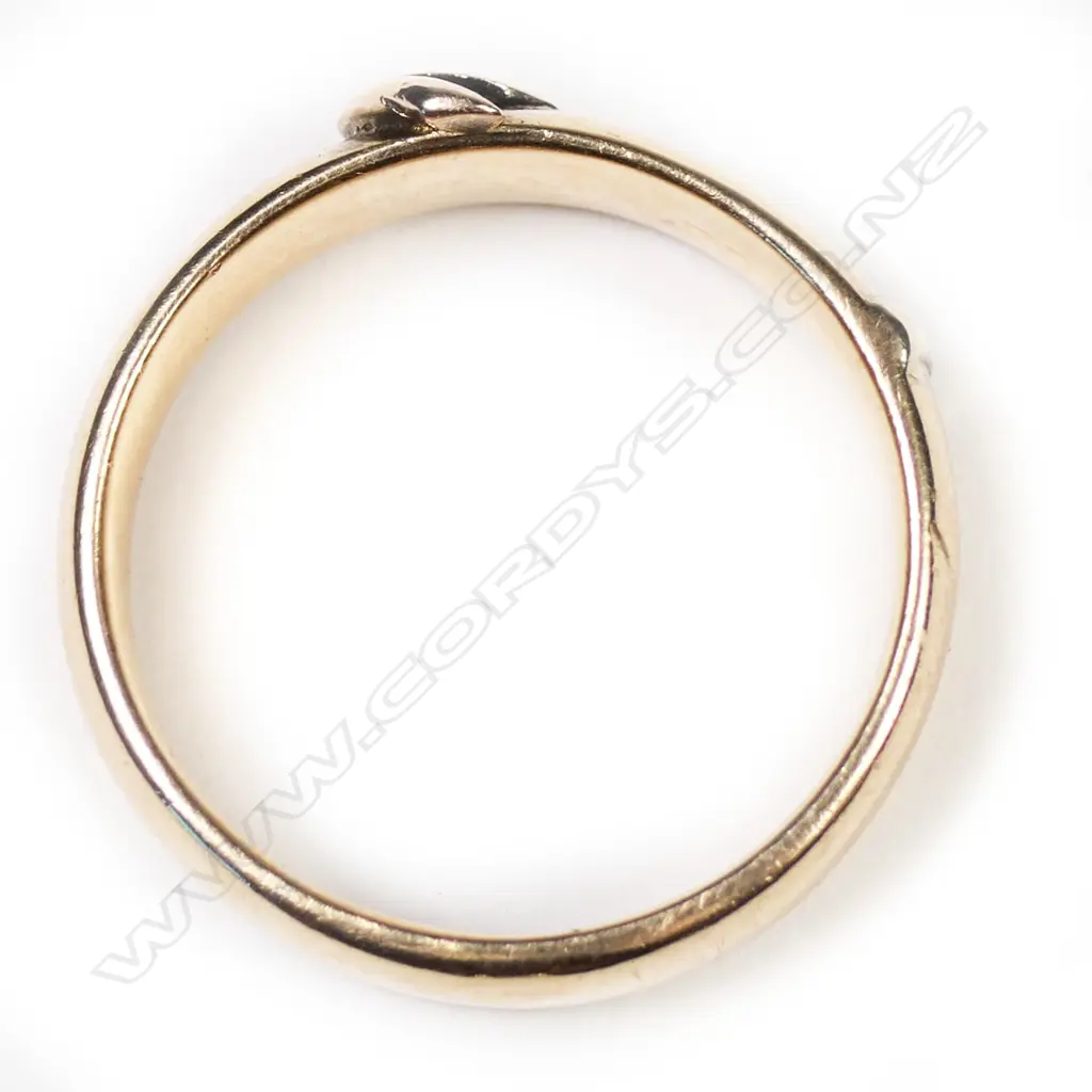 An early 20thC 15ct rose gold buckle ring, Image 1++