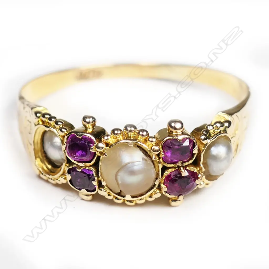 An antique 18ct gold ruby and diamond ring, Image 1++